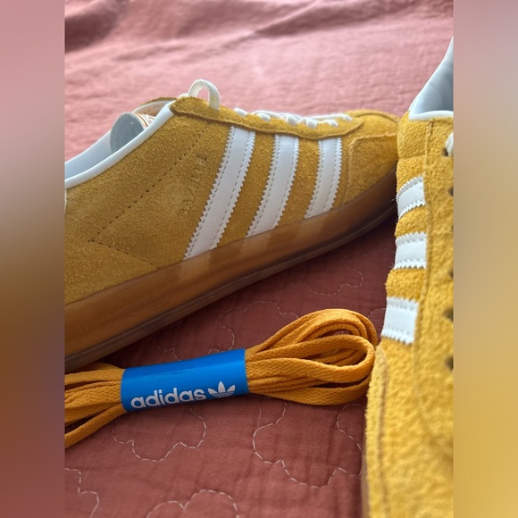 Gazelle Indoor 8.5US Women’s Yellow/Orange - Picture 2 of 3